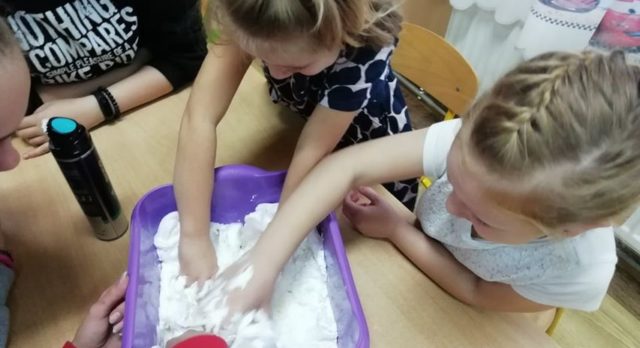 „Mały Einstein – doświadczam i eksperymentuję”