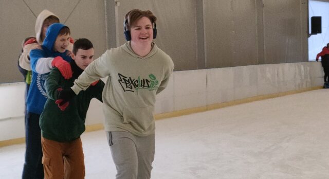 Wyjazd na lodowisko w Chełmcu