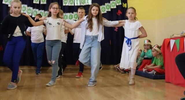 Pierwszy  Dzień Wiosny w naszej szkole- podróż przez kultury świata