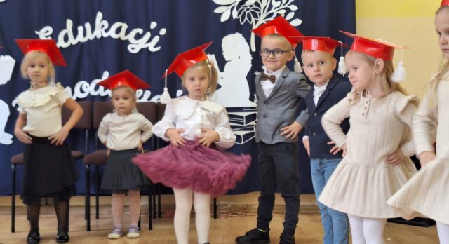 Akademia z okazji Dnia Edukacji Narodowej i Pasowania na Przedszkolaka