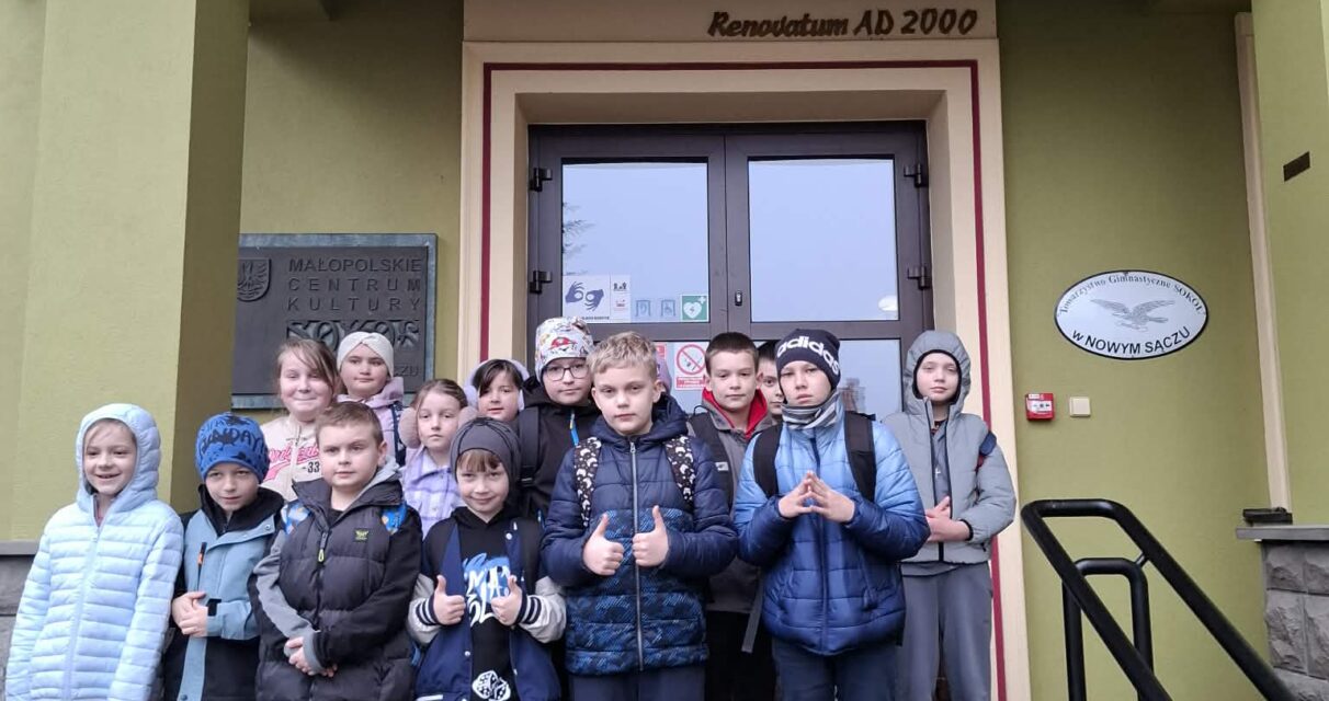Wycieczka klas 2 i 3 do kina „Sokół” i Sądeckiej Biblioteki Publicznej w Nowym Sączu