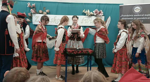 Z dumą o przeszłości, z pasją ku przyszłości – Święto Szkoły i Patrona w Niskowej